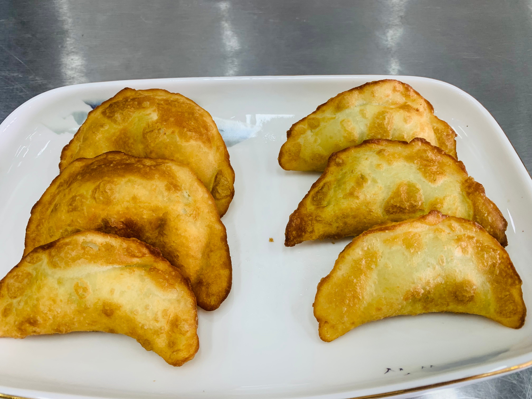 鴻宸公司開展端午炸菜角活動 